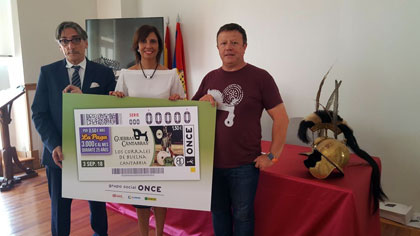 Foto de familia de la presentación del cupón del 3 de septiembre dedicado a las Guerras Cántabras