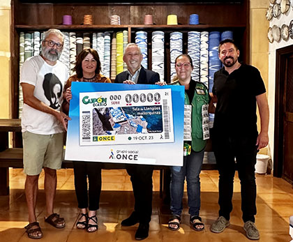 Foto de familia de la presentación del cupón de la ONCE dedicado a las Telas de Llengües mallorquinas