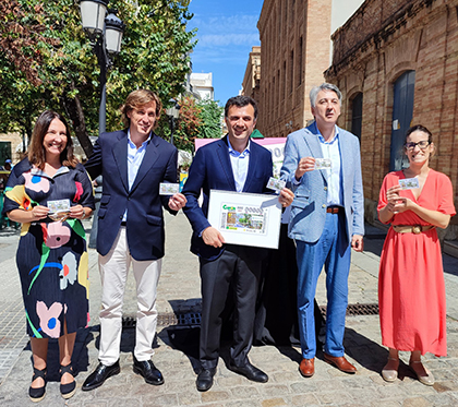 Foto de familia de la presentación del cupón dedicado a la calle Plocia de Cádiz
