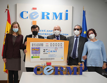 Foto de familia de la presentación del cupón de la ONCE dedicado al 25 aniversario del CERMI