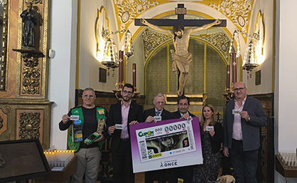 Foto de familia de la presentación del cupón de la ONCE dedicado al 375 aniversario del Cristo de Ánimas de Ciegos