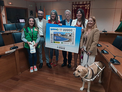 Presentación del cupón de la ONCE dedicado a Benalmádena