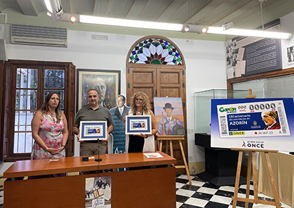 Estela Media, Loren Amat y Mercedes Navarro, durante la presentación del cupón dedicado al 150 aniversario del nacimiento de José Martínez Ruiz, Azorín