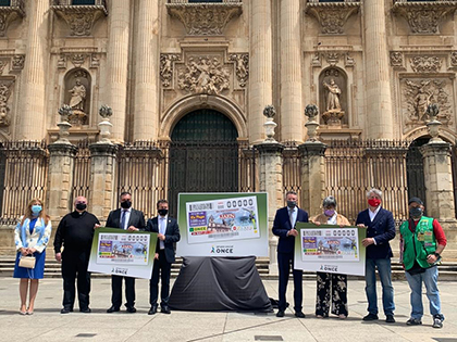 Foto de familia de la presentación del cupón dedicado al 80 aniversario del Diario Jaén