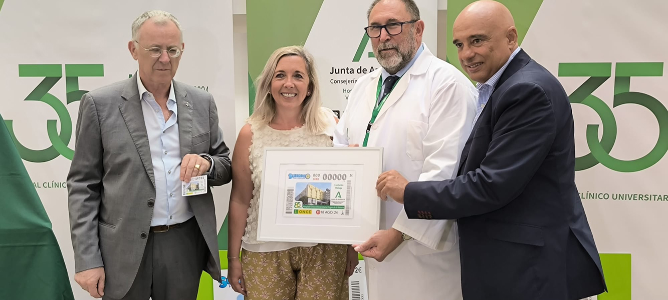 Foto de familia de la presentación del cupón dedicado al Hospital Clínico de Málaga 