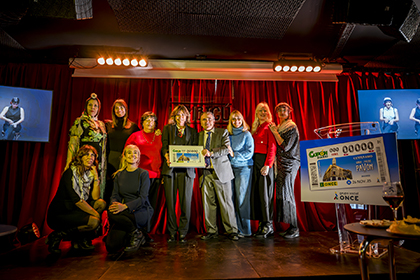 Foto de familia de la presentación del cupón dedicado al Centenario del Gran Teatro Pavón