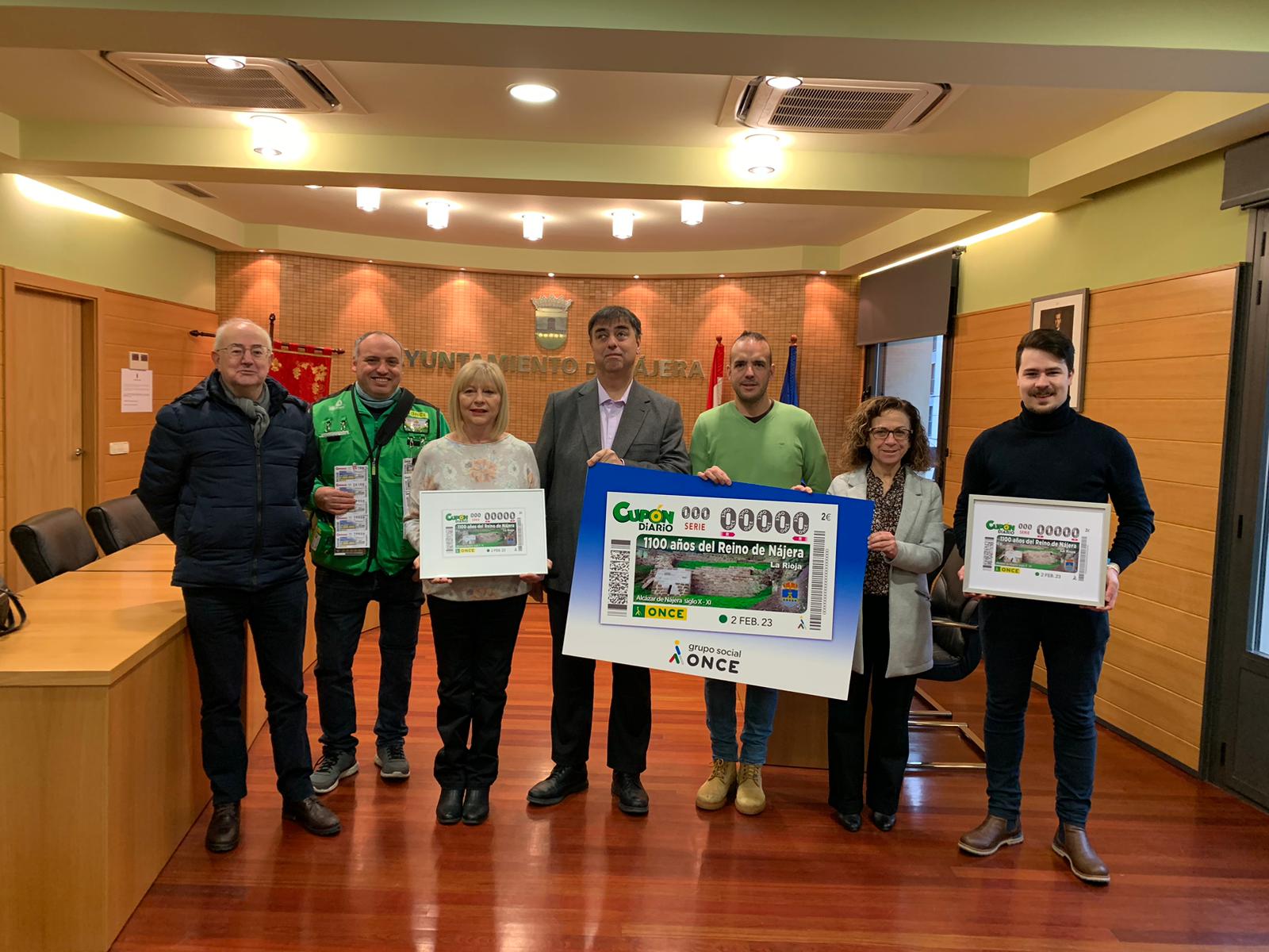 Foto de familia de la presentación del cupón dedicado a los 1.100 años del Reino de Nájera