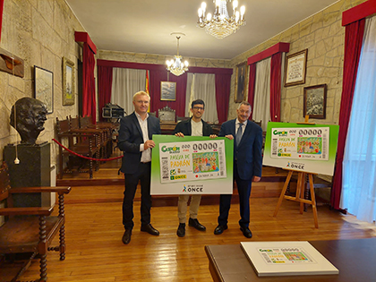 FOTO DE FAMILIA DE LA PRESENTACIÓN DEL CUPÓN DEDICADO A LA PASCUA DE PADRON