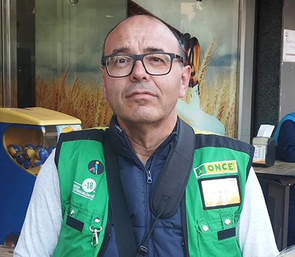 Manuel Ruiz, vendedor de la ONCE que ha dado premios en Guadix