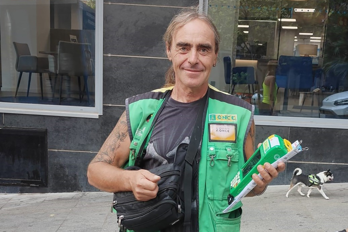 Antonio Mayor, vendedor que ha dado el premio en Calpe
