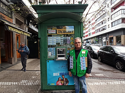 Enrique Castro, vendedor ONCE en Lasarte-Oria