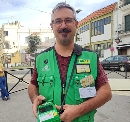 Isidro Camello, vendedor ONCE en San Vicente de Alcántara