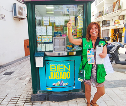 Ruth López Peláez, vendedora de la ONCE en Nerja