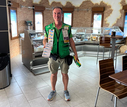 Julián Martinez Castro, vendedor de la ONCE en La Gineta (Albacete)