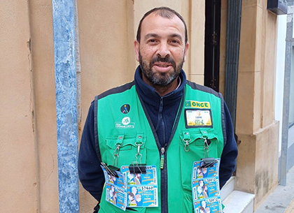 Jaime Romero, vendedor de la ONCE en Marchena