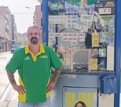 Daniel Gutiérrez vendedor ONCE en  Vilanova del Camí