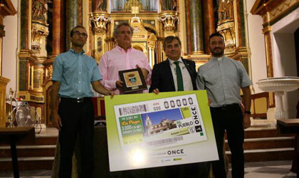 Foto de familia de la presentación del cupón del 16 de agosto dedicado a Fortuna