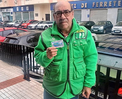 Manuel Ferrer, vendedor ONCE en Vélez Málaga