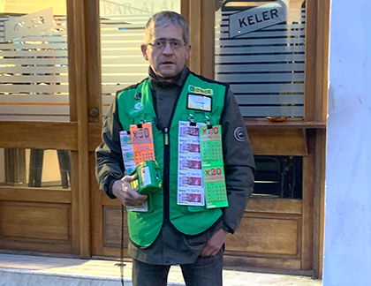 JUAN MANUEL NAVAIS, VENDEDOR ONCE DONOSTIA