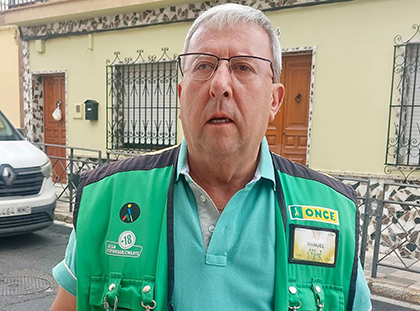 Manuel Guijarro, vendedor de la ONCE en Bormujos