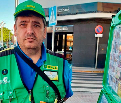 Miguel Ángel Bautista, vendedor ONCE en Alcalá de Guadaíra