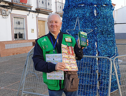 Miguel Ortega González, vendedor de la ONCE que ha repartido un Sueldazo en Chucena (Huelva)