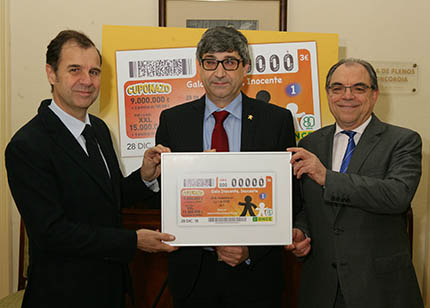 Foto de familia presentación cuponazo dedicado a la Fundación Inocente, Inocente