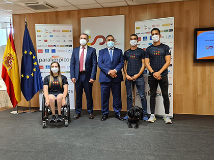 El presidente del CPE, con varios de los miembros del equipo paralímpico español