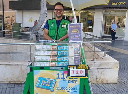 Juan Carlos Pérez Delgado, vendedor de la ONCE que ha dado un premio del Eurojackpot en Las Palmas