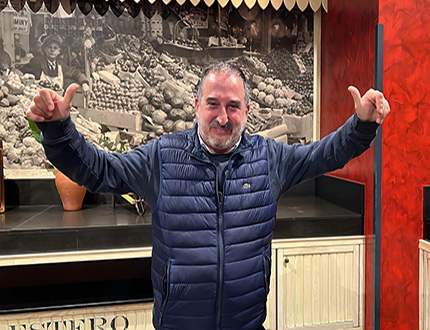 José Antonio Durnes, vendedor ONCE que ha repartido 21 millones del Extra del Día del Padre de la ONCE en Zuera