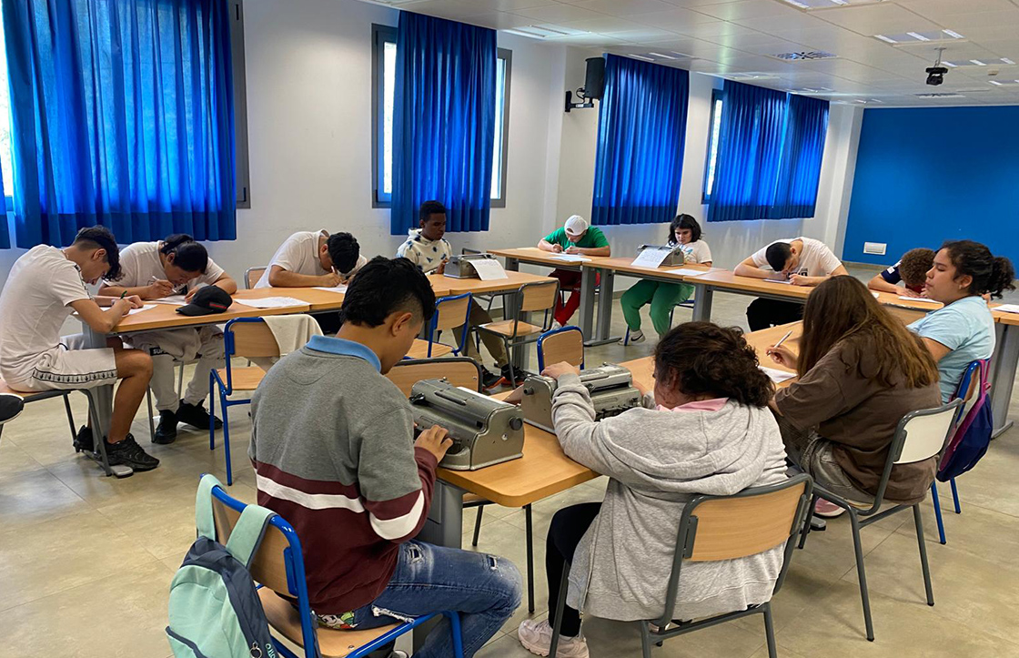 Estudiantes ciegos del Club de Lectura Telémaco