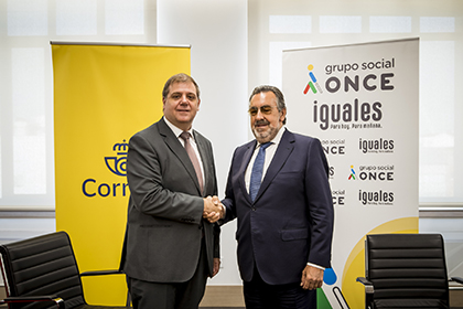 Juan Manuel Serrano y Miguel Carballeda, tras la firma del acuerdo