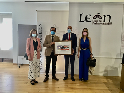 Presentación del cupón dedicado al Mercado del Conde Luna, de León