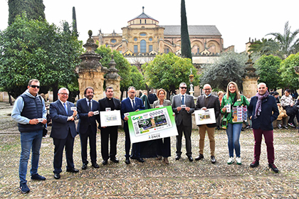 Foto de familia de la presentación del cupón dedicado al naranjo de Córdoba