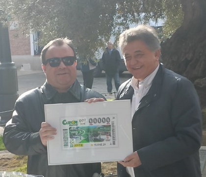 Lorenzo Villahermosa y Leopoldo Sierra presentando el cupón