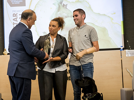 Entrega del Premio a Elisenda, Alberto y Xabat