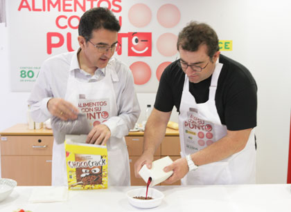 Sergio Fernández y Andrés Ramos durante la preparación del desayuno