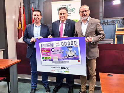 Presentación del cupón de la ONCE dedicado al Reloj de Sol de la fachada del Ayuntamiento de Villarrobledo