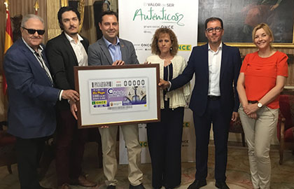 Foto de familia de los participantes en la presentación del cupón del 22 de julio dedicado al Reloj El Morito