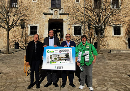 Foto de familia de la presentación del cupón dedicado al Santuari de Lluc