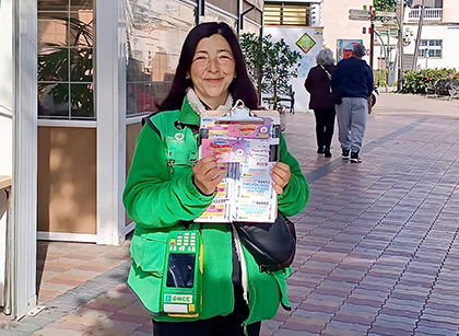 Sofía López, vendedora ONCE en Salobreña