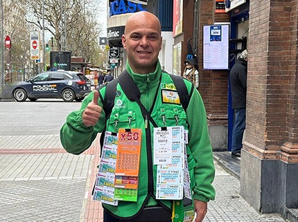 José Luis Tirado, vendedor que ha repartido el Sueldazo Fin de Semana en Córdoba