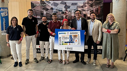 Foto de familia de la presentación del cupón dedicado al XXIX Concurs de Castells