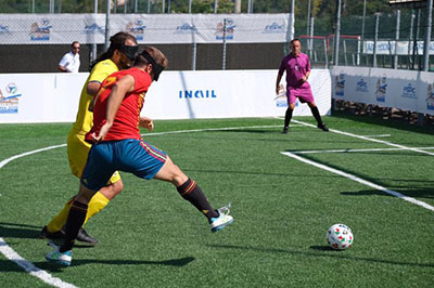 Sergio Alamar disparando a portería