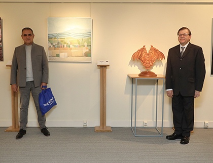 José Manuel Molina, a la izquierda, y Pablo Miranda, junto a sus respectivas obras, en el Museo Tiflológico