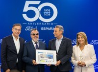 Foto de familia de la presentación del cupón dedicado al 50 aniversario de la planta de Ford en Almussafes