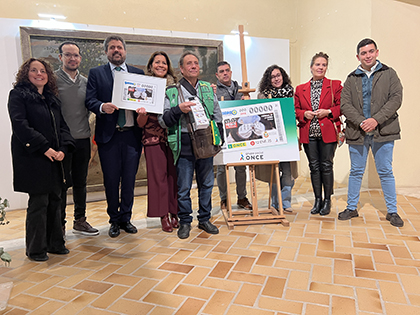Foto de familia de la presentación del cupón dedicado a Fregenal de la Sierra