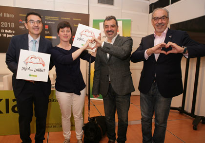 Andrés Ramos junto a Raquel Alba y Gallego&Rey durante la presentación del "¡Ojo!... ¿Oídos?"