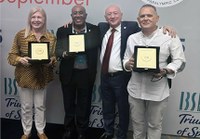 Ángel Luis Gómez Blázquez (a la derecha) posa junto a los presidentes de IBSA y las federaciones de los comités paralímpicos de Grecia y Angola