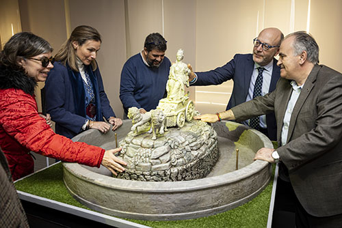 El delegado Políticas Sociales, Familia e Igualdad ante la Cibeles